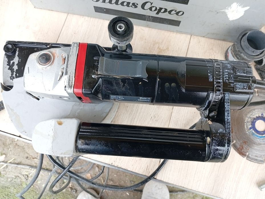 Mașina de făcut șanțuri curent