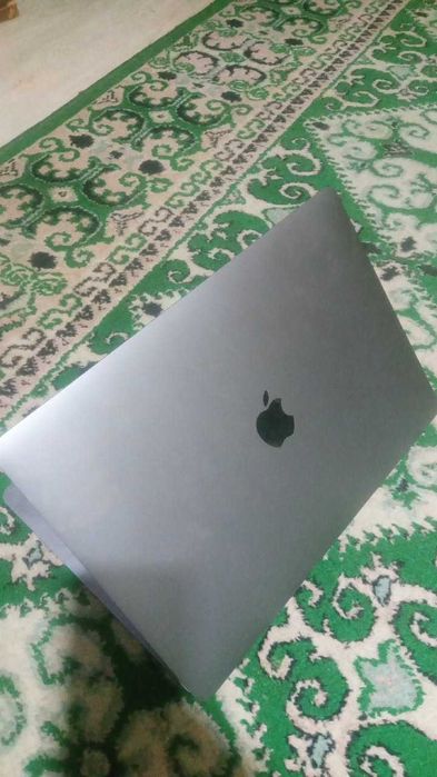 Macbook air M1/8gb.