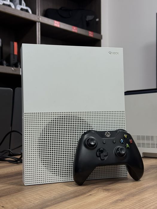 Xbox one S 1Tb + игры