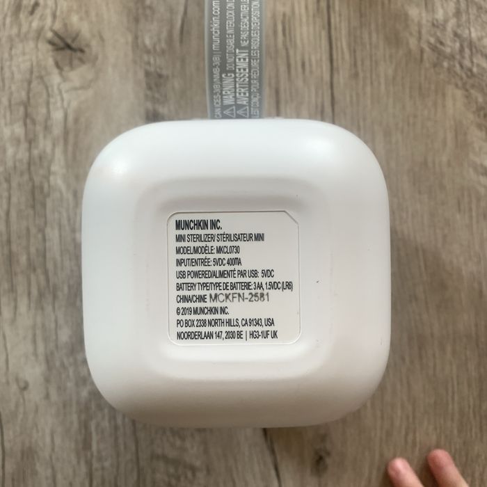 Munchkin портативный мини-УФ стерилизатор для пустышек 59S