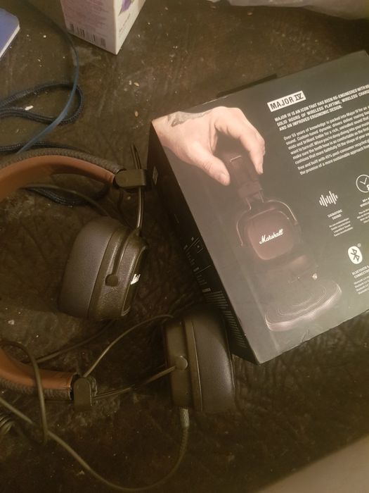 Продам наушники Marshall