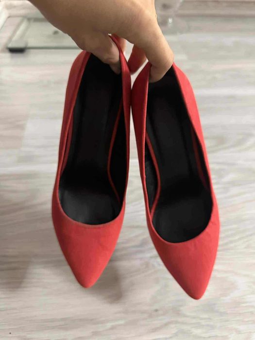 Обувки на нисък ток