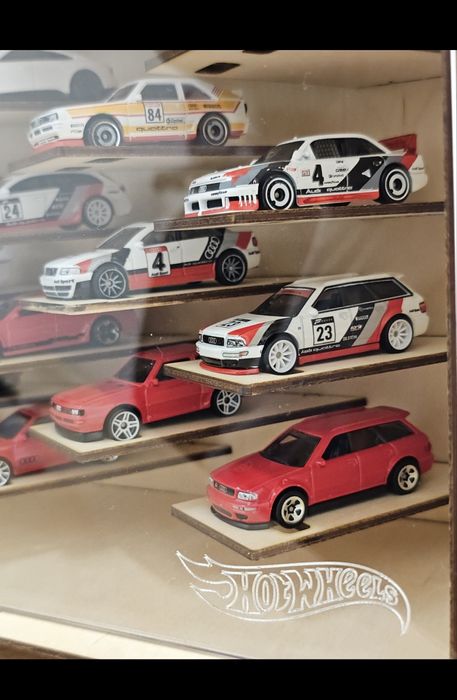 Витрина за 60 колички 1:64 Hot Wheels, Matchbox и др.