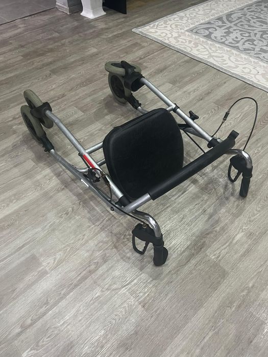 Ходунки для пожилых людей