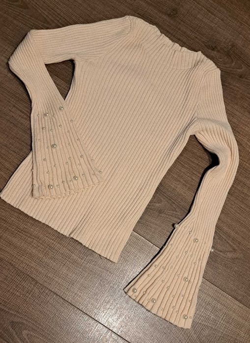 Елегантна блузка с перлички