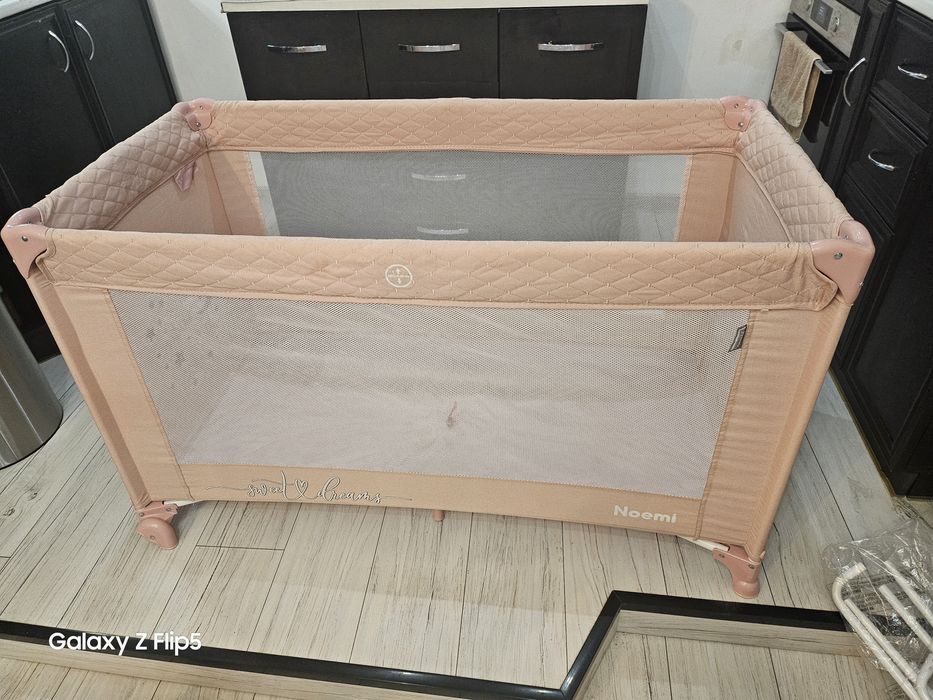 Продавам детска сгъваема кошара Loreli