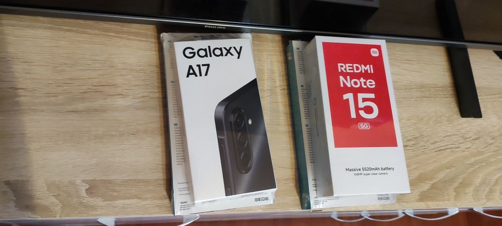 Samsung galaxy A17 и Redmi not 15 5G .И двата телефона са чисто нови,не разпечатани с подарък външни батерии.Цената е 150 и 250 €.