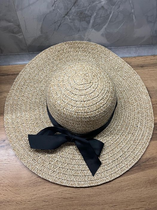 Продам шляпу с широкими полями