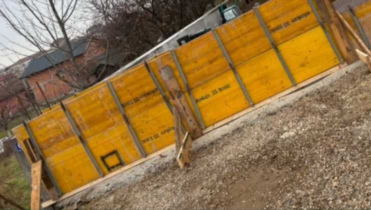 Inchiriez cofraje DOKA- placi GALBENE - montanti, pene