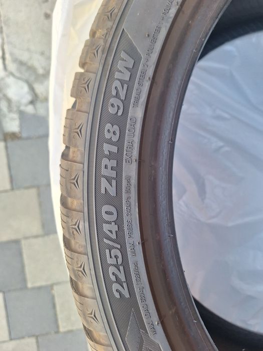 Vând cauciucuri 225/40 R18