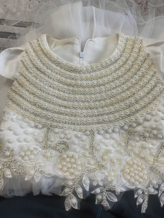 Красивое платье на  3-5 лет