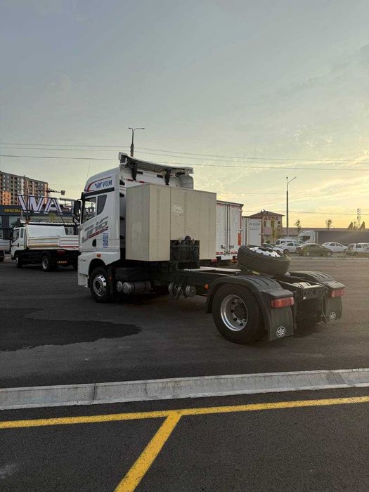 В наличии! Седельный тягач FAW JH6 4x2 CNG (на метане)
