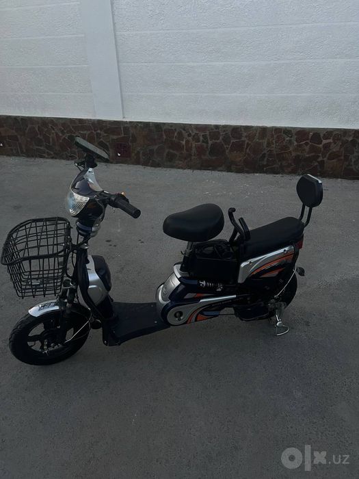 Skuter ideal batare yengi qoyilgan 40 50km yuradi 35 40 tezlikda