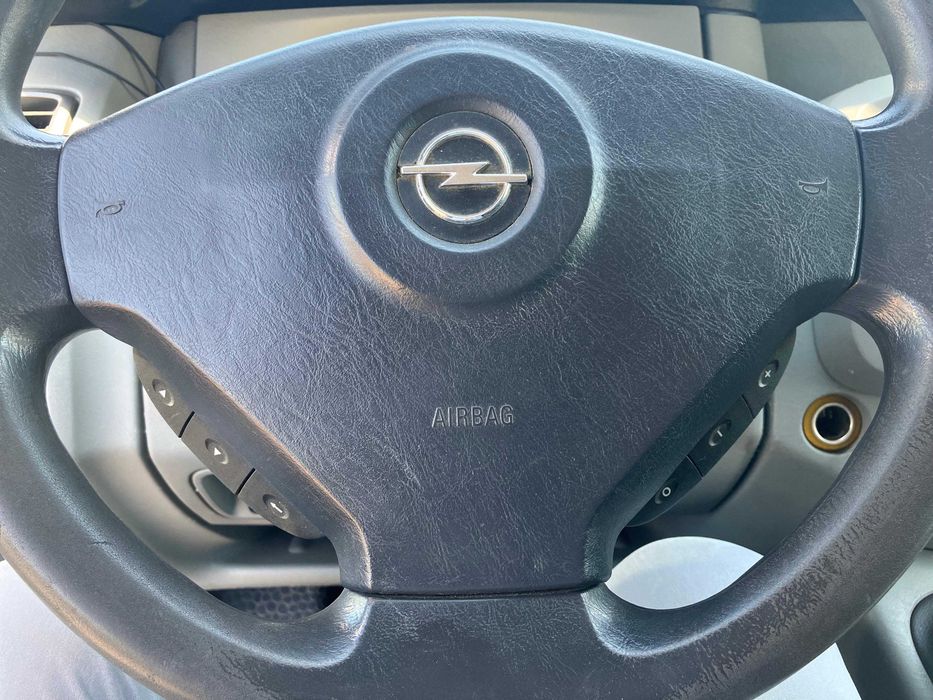Opel Vivaro 2.0 CDTI 115 CP, 8+1 locuri, AC, foarte întreținut