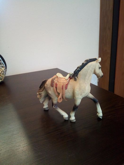 Статуетка на кон