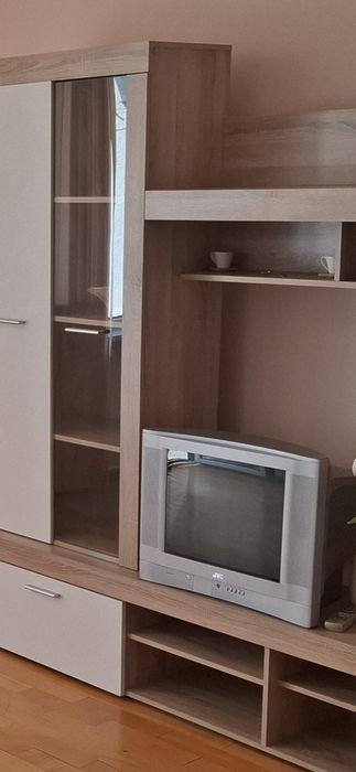 Tелевизор работещ