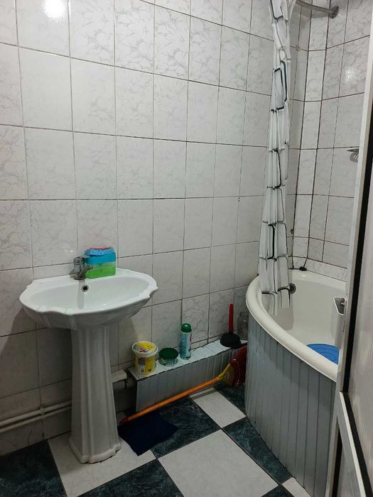 Продам срочно квартиру в Сергелийском районе, мас.Строители/Курувчилар