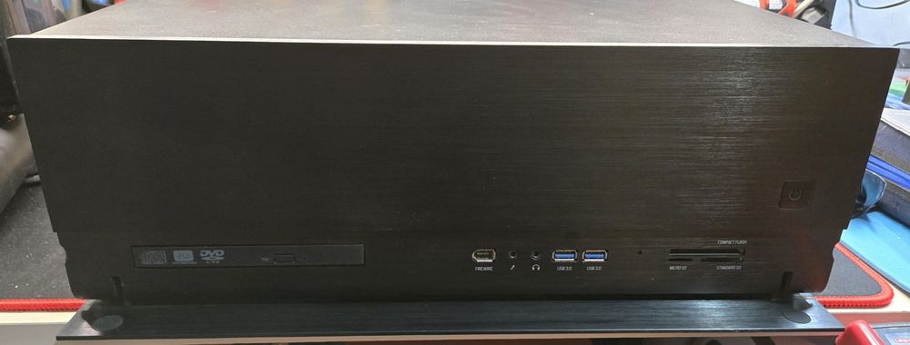 Vand carcasa Pc Fractal Node 605 folosită.