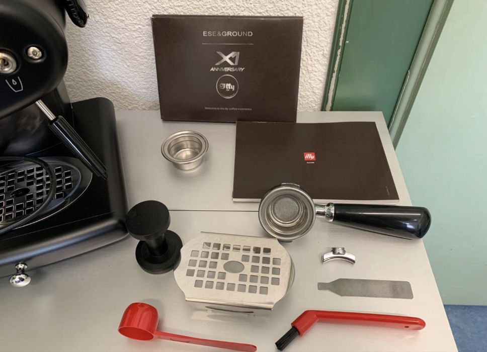 Espressor cafea illy cafea macinata si paduri ESE manual capuccino