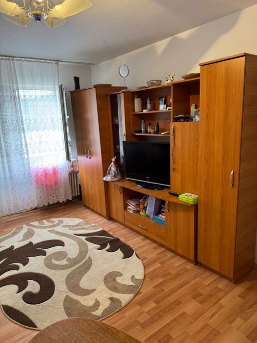 Vând apartament in Resita