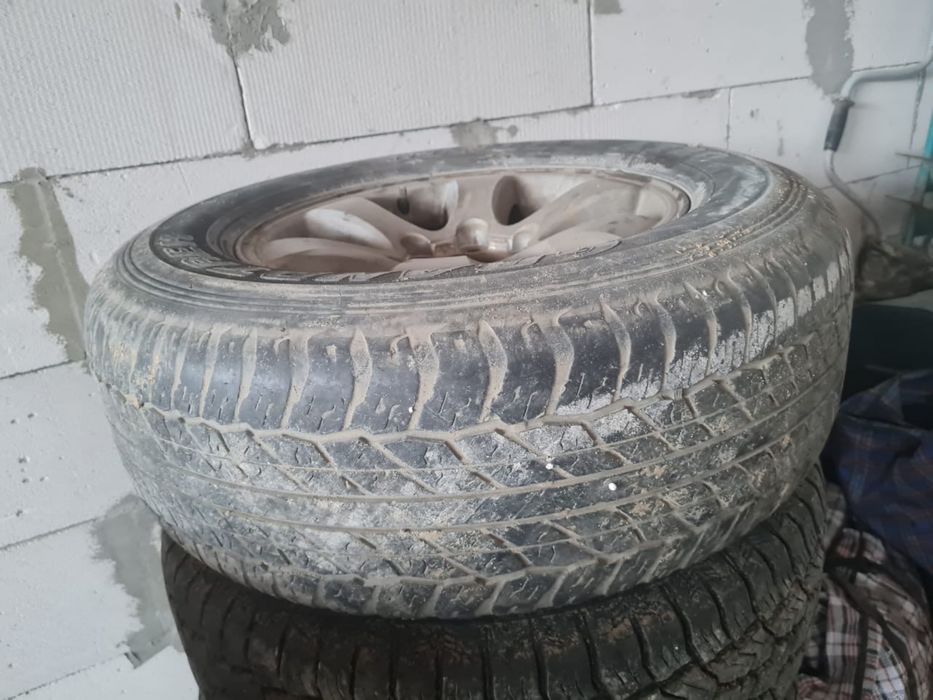 Шины запаска R17 265/65 продается