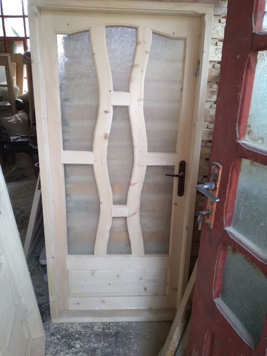 Vând uși lemn masiv