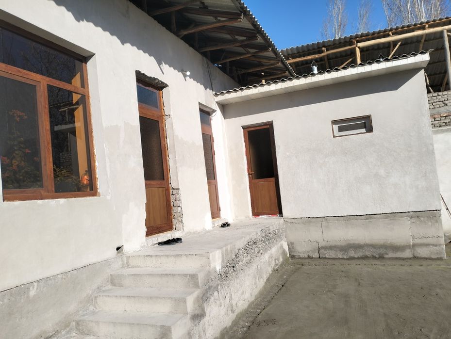 Aziz tepa 35- kollej ro'parasi 8 sotixli xovli