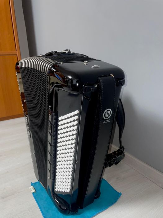 Vând acordeon italian Borsini cu MIDI