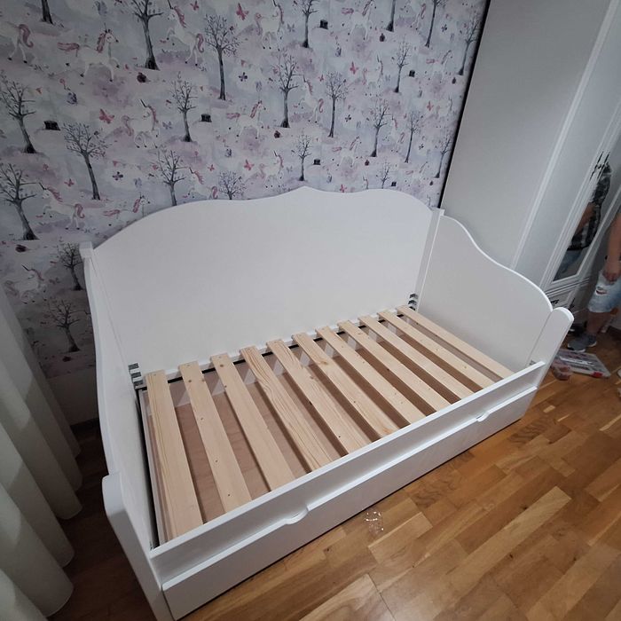 TRANSPORT GRATUIT.Pat din lemn masiv cu spatiu pt.depozitare.Cod 123