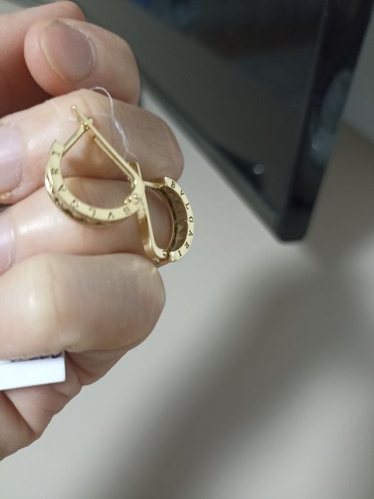 Срочно продам золотые серьги