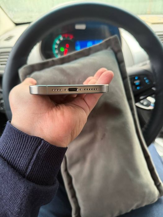 iPhone 15 Pro Max  256 gb titanium