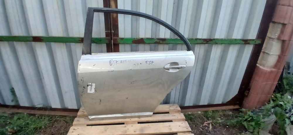 Дверь на авенсис toyota Avensis