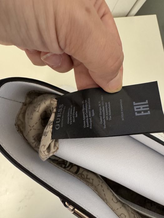 Geanta de umar Guess