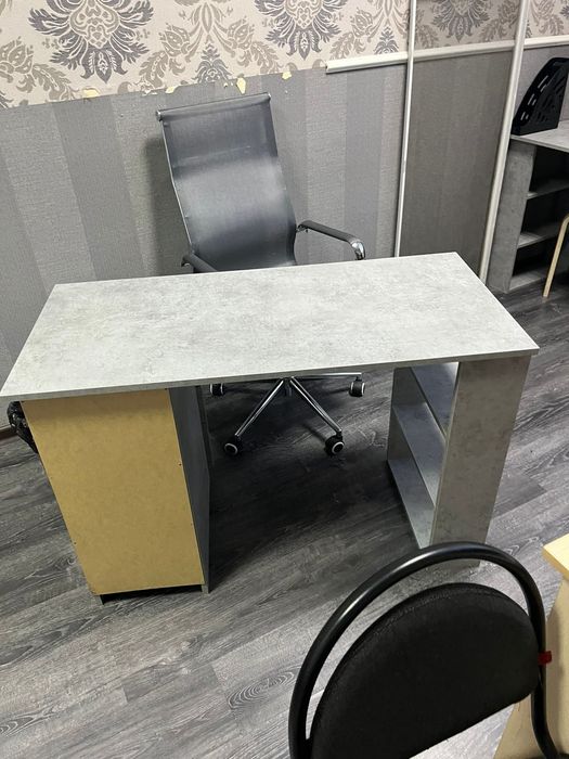 Стол компьютерный