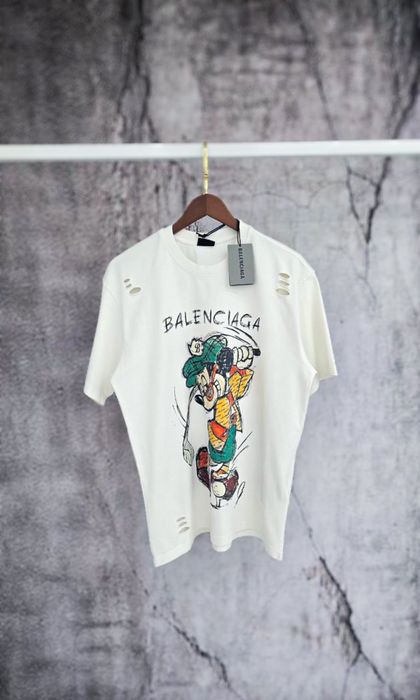 Тениски на различни марки; Balenciaga, Loro Piana, Dsquared2