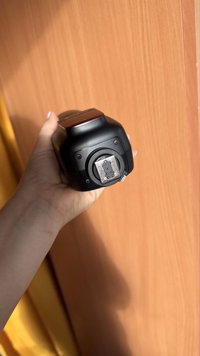 Продам вспышку GODOX