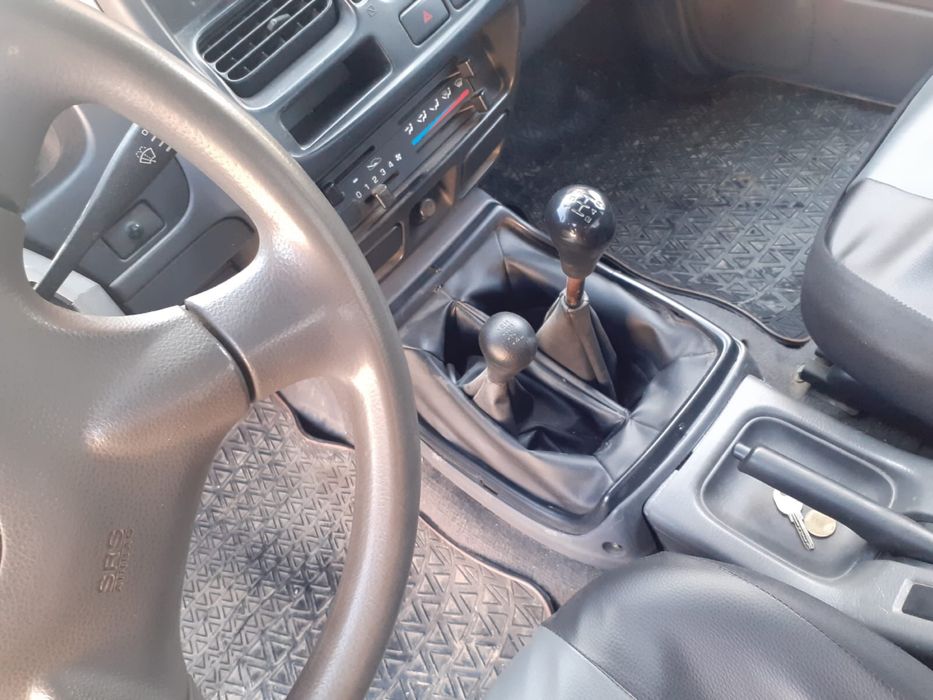 Nissa navara King cab lada lunga 2,5 dise 4x4,anul 2004.