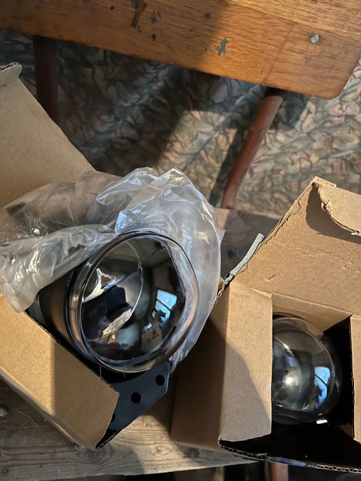 Предна М тех броня за BMW e90/91 facelift чисто нова.