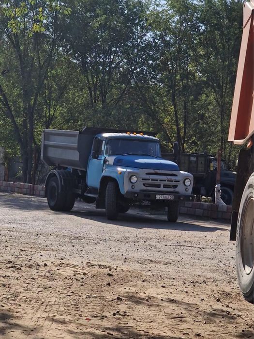 Доставка зил сыпучих грузов сникерс песок отсев щебень пгс