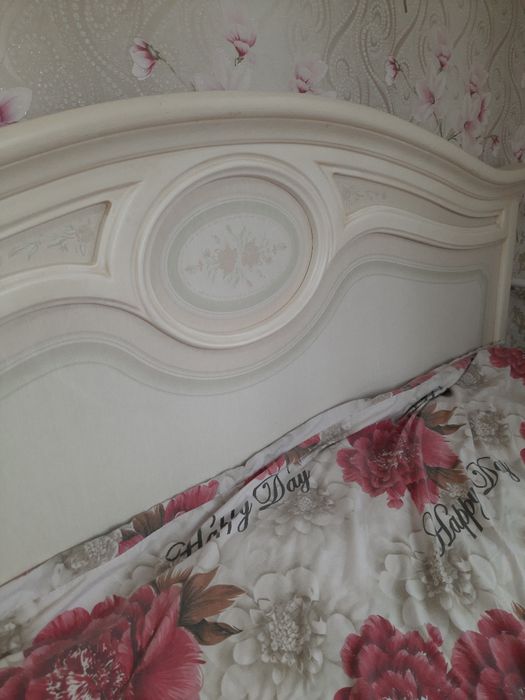 Спальный гарнитур + люстра в подарок