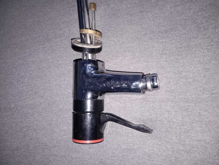 Смесител за умивалник