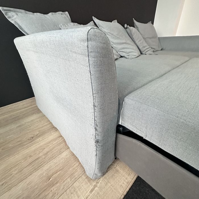 Canapea colțar extensibilă IKEA, gri deschis, cu șezlong și perne