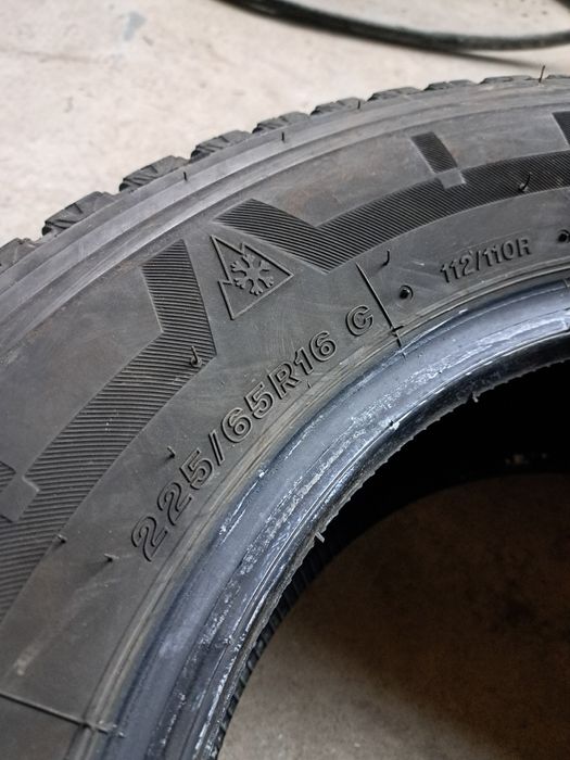 2 anvelope iarnă 225 65 r16C Bridgestone