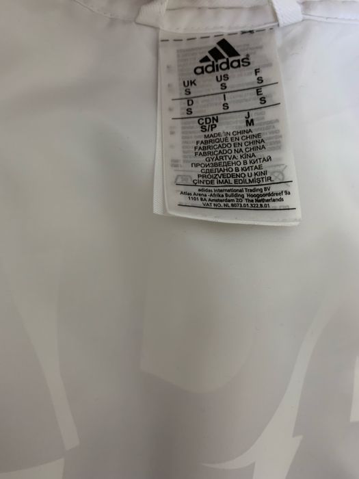 Продам мужскую ветровку Real Madrid Оригинал!