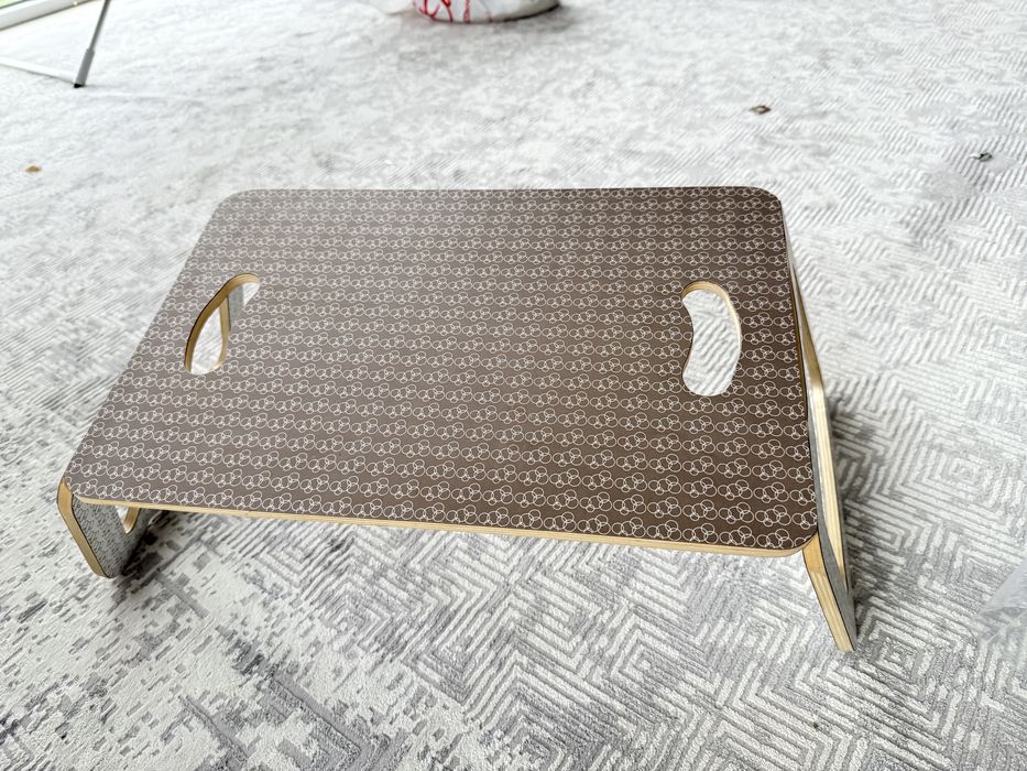 Продам столик для ноутбка