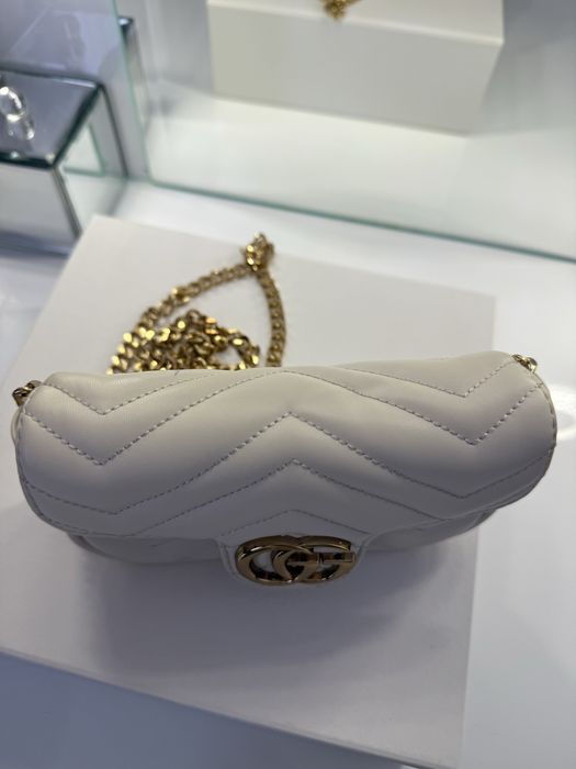 Малка бежова чанта