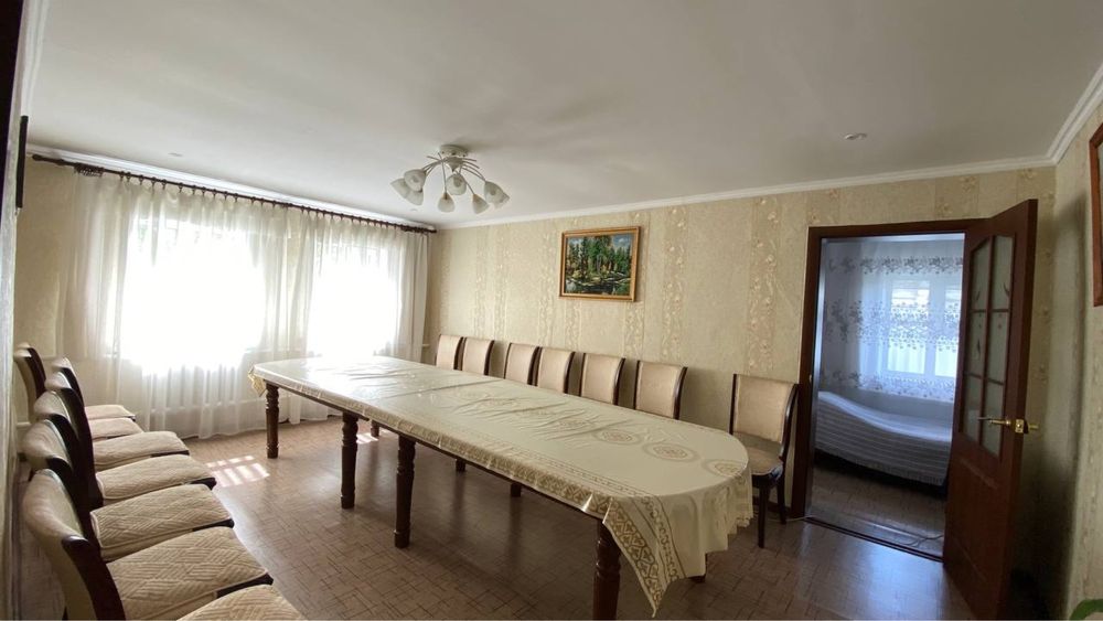 Продается стол и 14 стульев