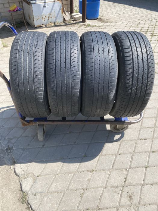 Продам  б/у шины  235/55R19 Brigestone