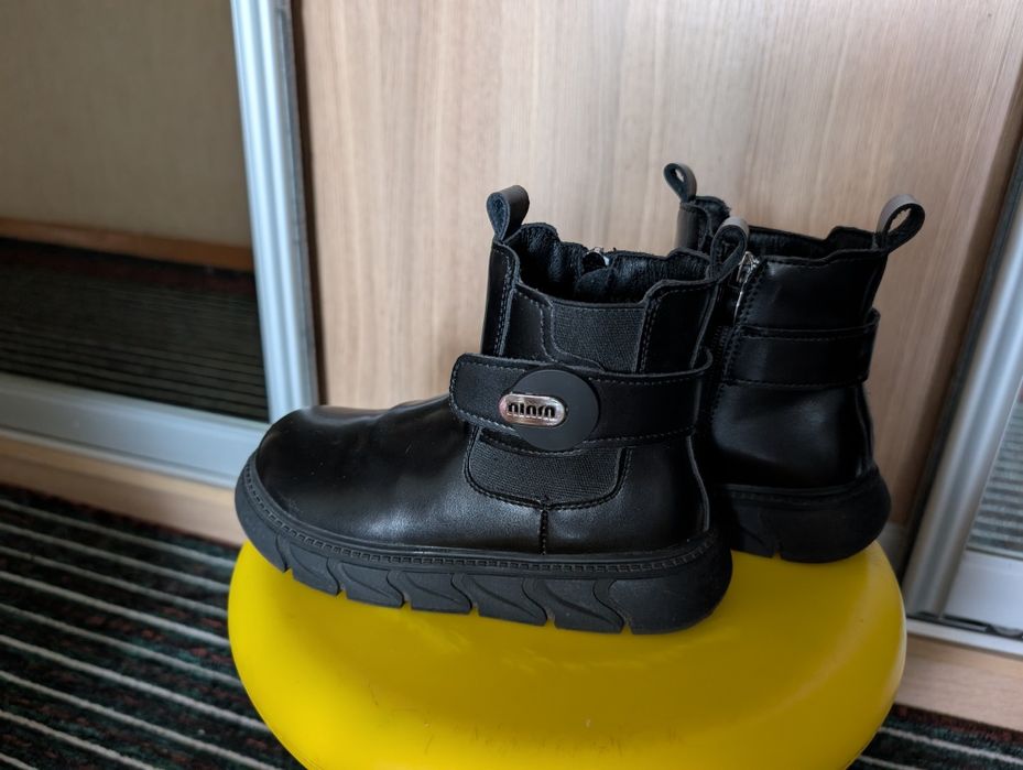 Продам ботинки демисезонные на девочку