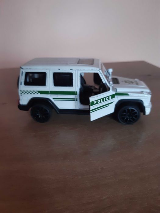 Количка Мерцедес G-класа, Джип полиция колекционерска мащаб 1:42